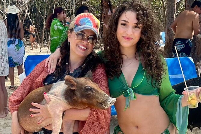 4hr Private Tour Island Hop Snorkel w/ Turtles & Sip Bahama Mamas - A private boat, not a standard Nassau bus tour