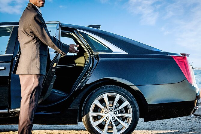 Bahamas Airport Transportation w/Free Grocery Stop-1 Way Private - The private ride to your hotel, condo, or resort