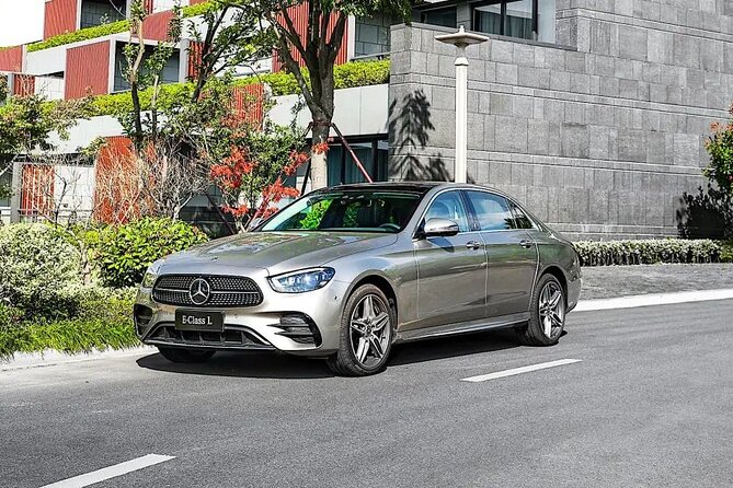 Bahamas Lynden Pindling Airport (NAS) Private Transfer to Nassau - Vehicle size, seats, and luggage rules