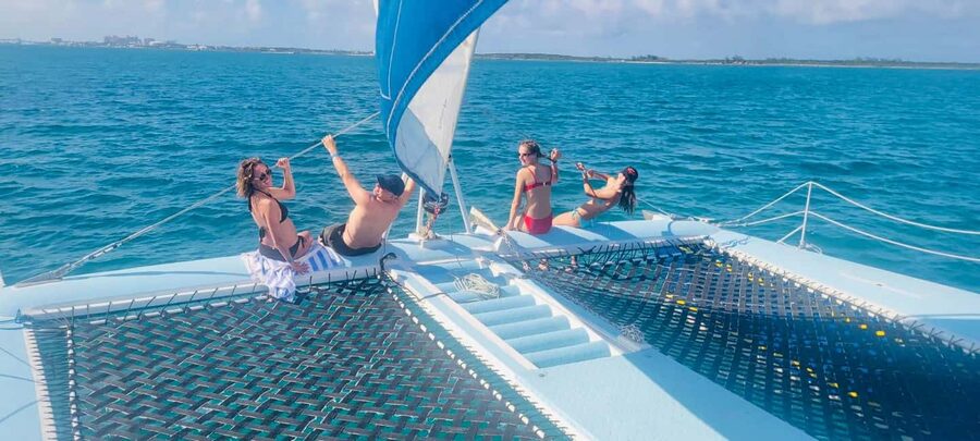 Bahamas: Swimming Pigs & Snorkeling Cruise with Lunch & Rum - A six-hour catamaran day from Paradise Island