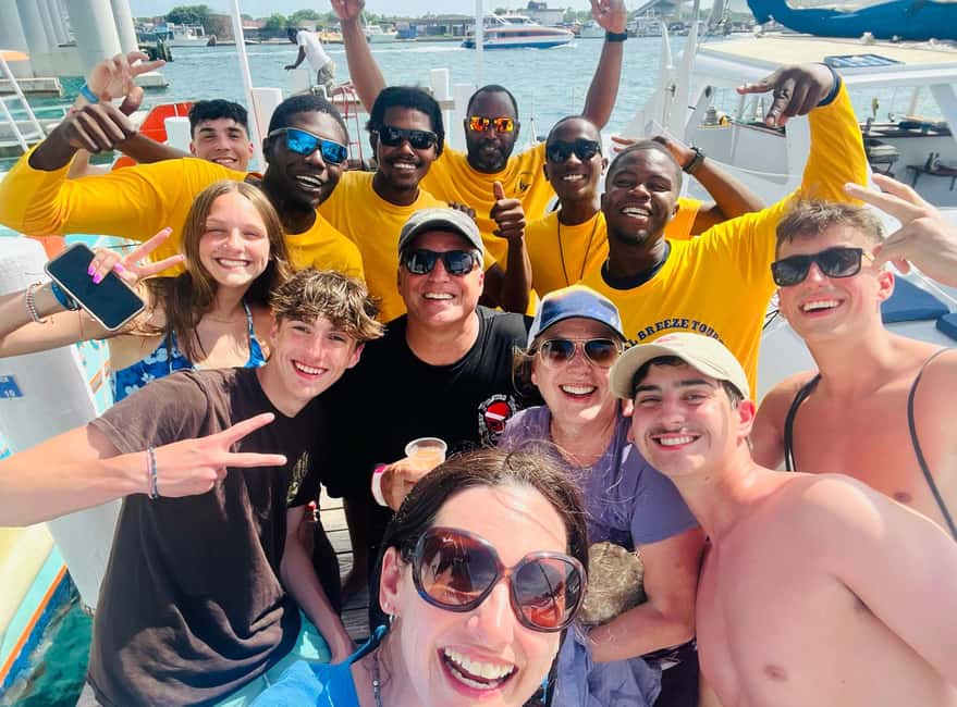 Bahamas: Swimming Pigs & Snorkeling Cruise with Lunch & Rum - The crew is the real strength