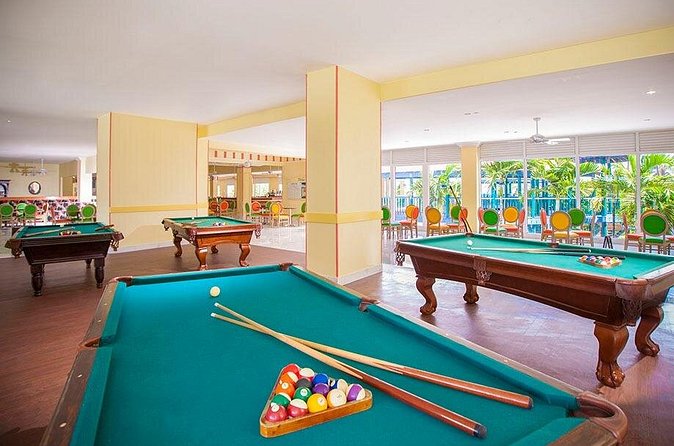 Breezes Resort Day Pass - Pool Grill snacks and unlimited drinks