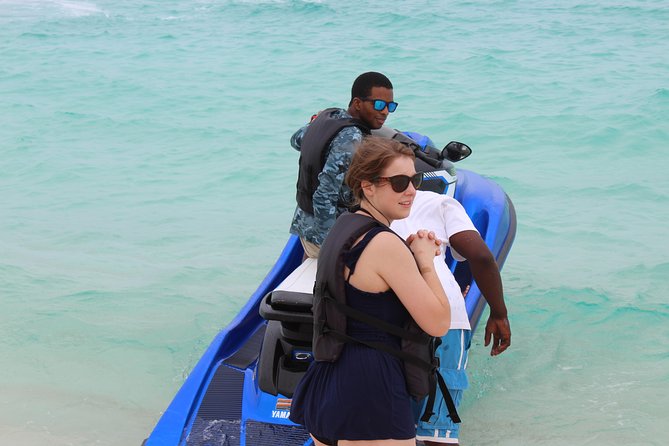 Bus for a Day (Shore Excursion) - Junkanoo Beach and The Daiquiri Shack: easy breaks in the heat