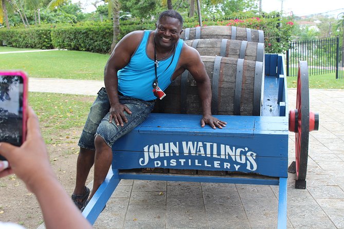 Bus for a Day (Shore Excursion) - Arawak Cay and Margaritaville: choosing your food-and-fun style