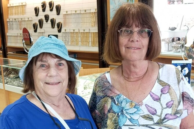 Champagne and Diamond Shopping Experience in Downtown, Bahamas - What the One-Hour Schedule Allows