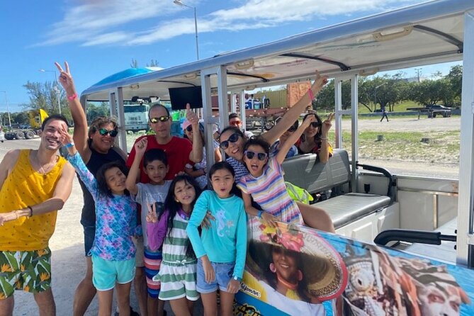 CHIPPIES BAHAMAS Island Tours : Feel The Culture - Meeting the bus near Nassau’s Straw Market