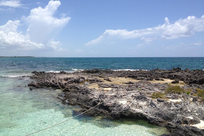 Freeport Snorkeling Peterson Cay National Park and Hotel Day Pass - Getting into the water with a guide