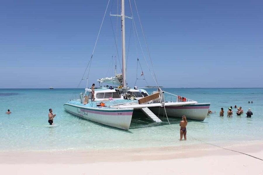 Full Day Sail and Snorkel with Turtles - BBQ lunch and unlimited drinks onboard