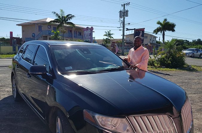 Luxury MKT Town Car Private Roundtrip Transfer - Is $140 good value for three people?