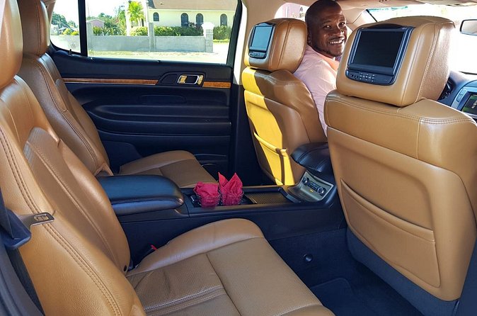 Luxury MKT Town Car Private Roundtrip Transfer - Who will get the most from this transfer?