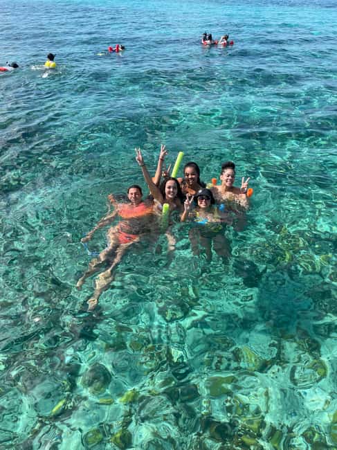 Nassau: 3 Islands Boat w/ Swimming Pigs, Snorkeling & Turtle - Rose Island, Pigs, and Plenty of Camera Time