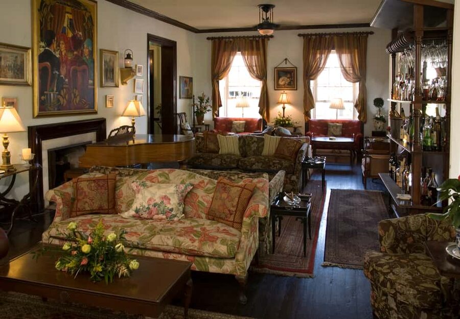 Nassau: Afternoon Tea at Graycliff Hotel and Restaurant - Graycliff Hotel Gives Afternoon Tea a Nassau Setting