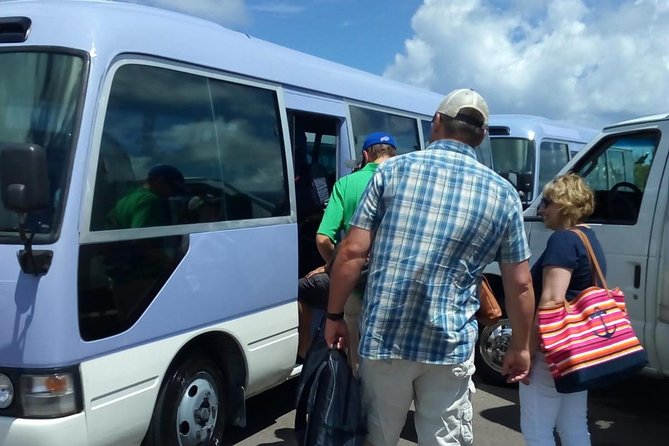Nassau Airport Group Round-Trip Transfers - The ride to your Nassau destination