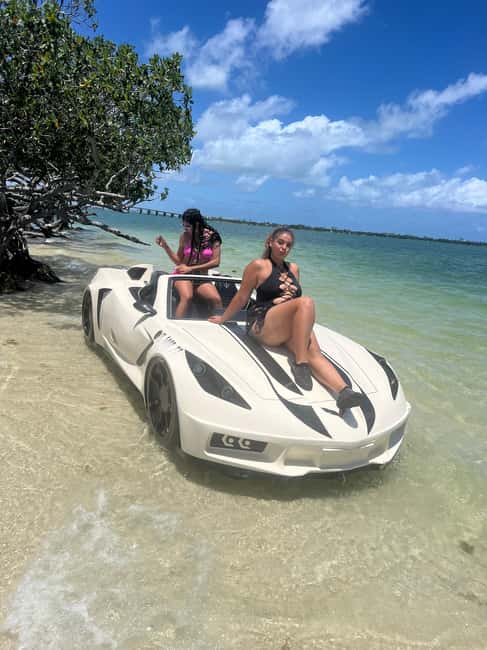 Nassau Bahamas: 30 minute Jetcar Rental on Paradise Island - Meeting the guide behind East Bay Street
