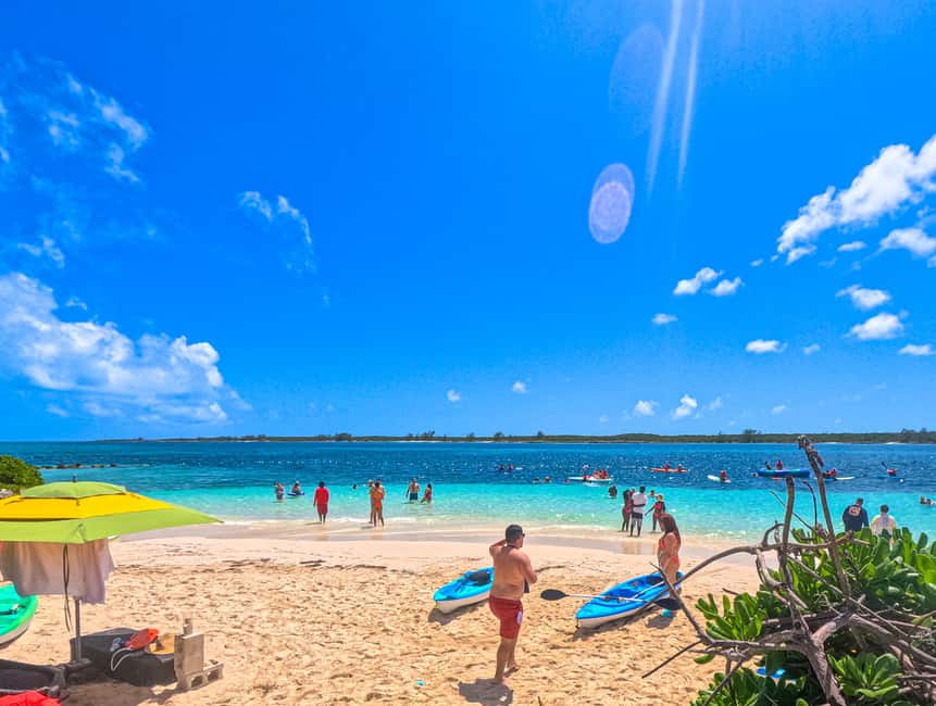 Nassau: Beach Day at SunCay incl. Lunch - Boat Tour - Kayaks, paddle boards, and easy water activities
