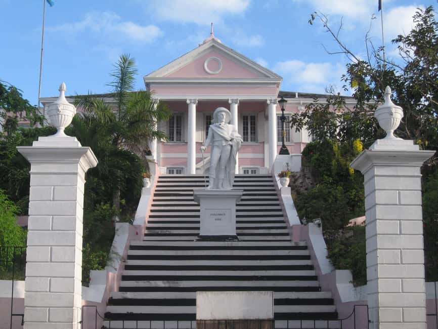 Nassau: Cultural Walking Tour of Downtown Nassau Attractions - Queen’s Staircase and the climb up Elizabeth Avenue