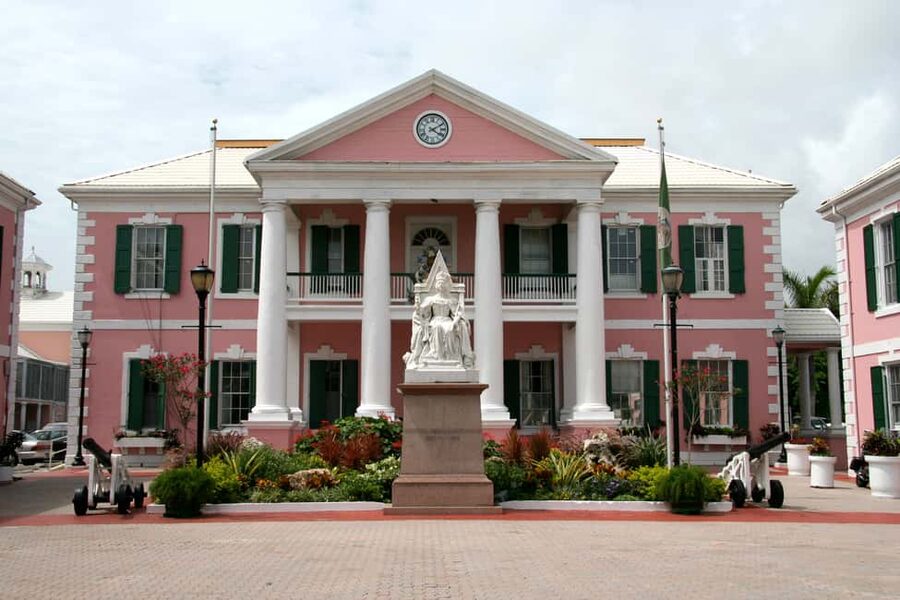 Nassau: E-Scooter Tour with Food Tasting and Local Drinks - Pompey Museum and the final stop