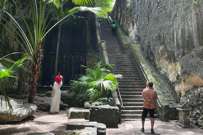 Nassau Private Highlights Sightseeing Tour - Rum Cake at the First Tasting Stop