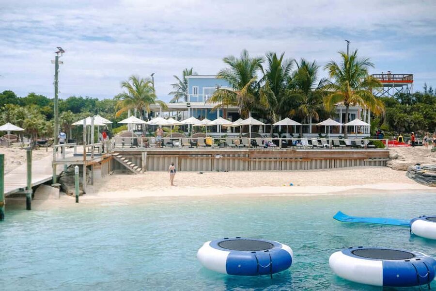 Nassau: Rose Island's Sand Dollar Beach Resort - Turtle spotting before the beach stop