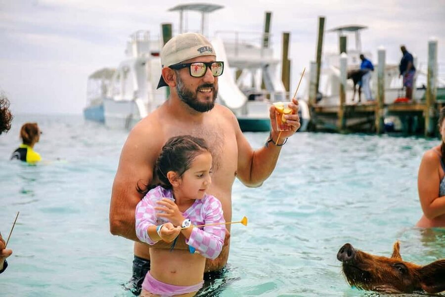 Nassau: Rose Island Swimming Pigs and Beach Day Group Tour - Beach activities after the pigs