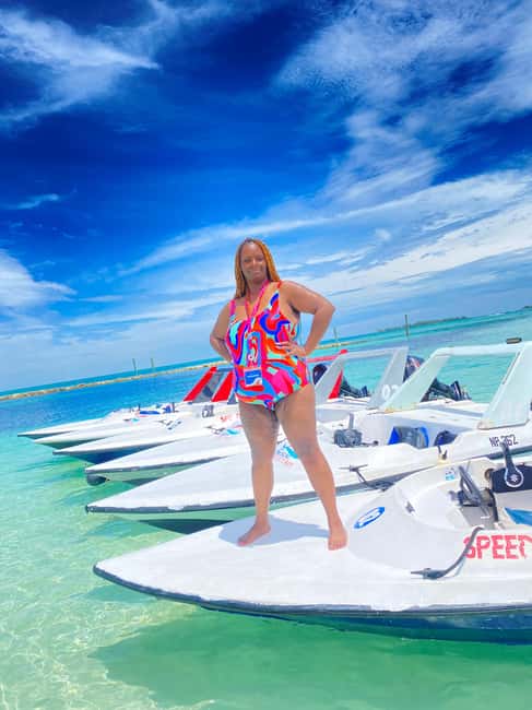 Nassau: Self-Drive Speedboat Ride and Pig Swimming Encounter - What the small group changes