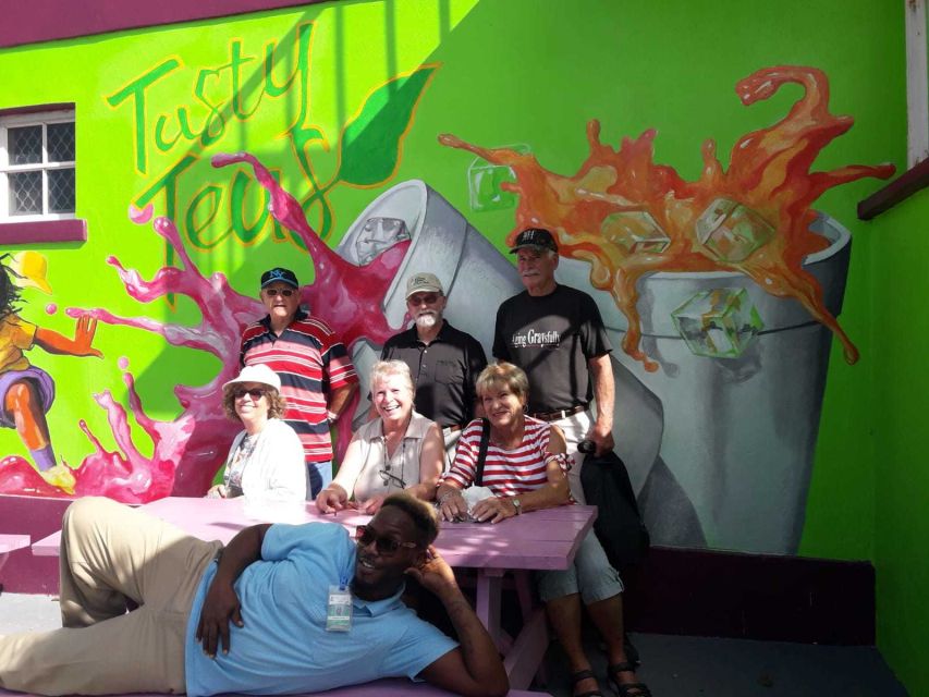 Nassau: Sip, Sample & See, Food & History Bus Tour - The fish market and fresh conch
