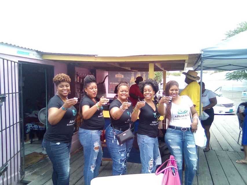 Nassau: Sip, Sample & See, Food & History Bus Tour - Sips, bush tea, and the Bahamian drinks lineup