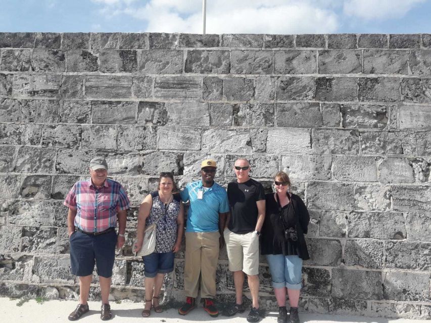 Nassau: Sip, Sample & See, Food & History Bus Tour - Rum cake, local products, and the tour’s weak spot