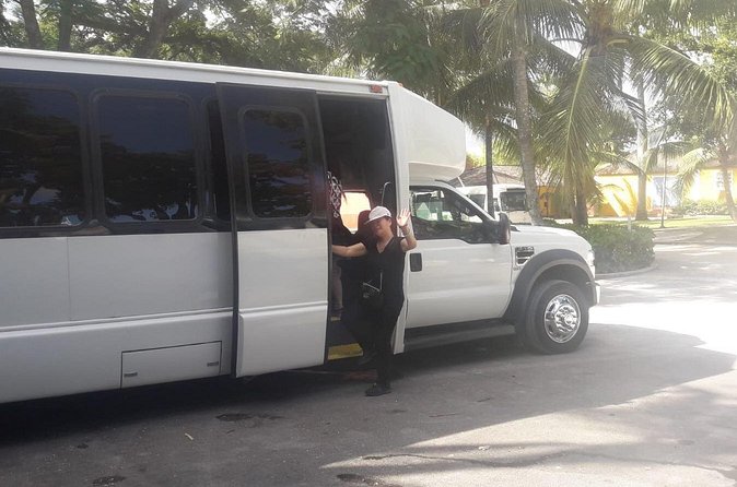 Nassau Transportation - Airport arrivals, cruise departures, and resort transfers