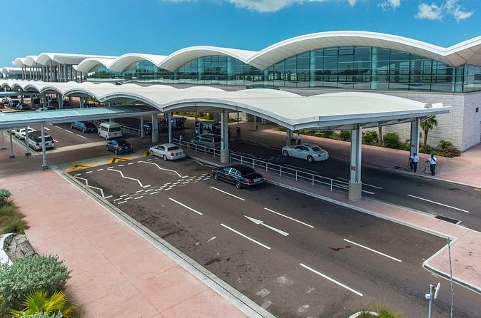 One Way Private Airport Transfer for 4 People or Less - The drivers can add a local welcome