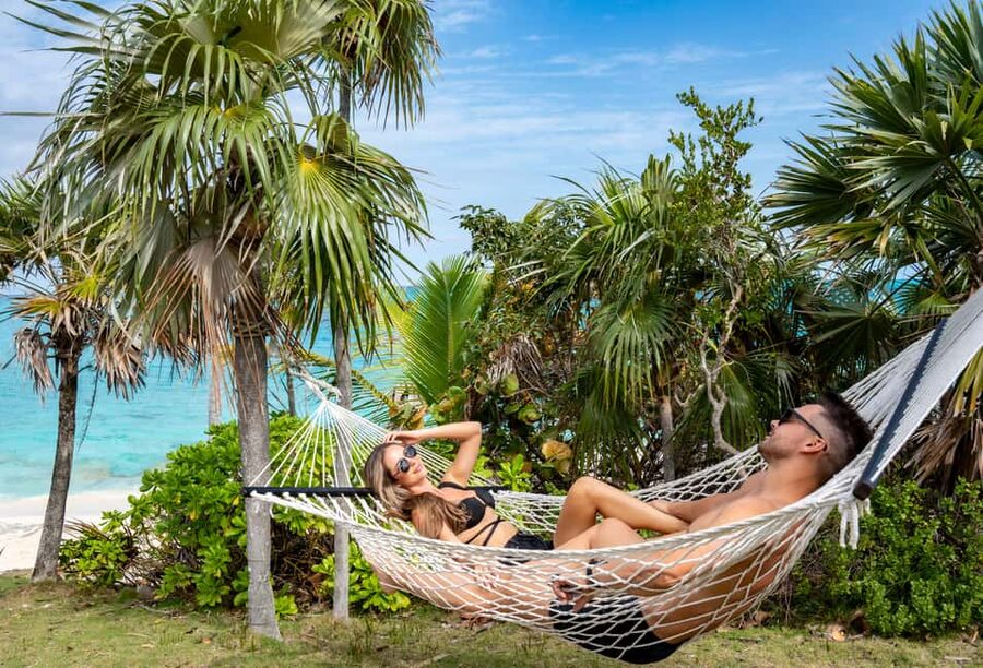 Paradise Island: Rose Island Tour with Swimming Pigs & Lunch - Practical details that affect your day