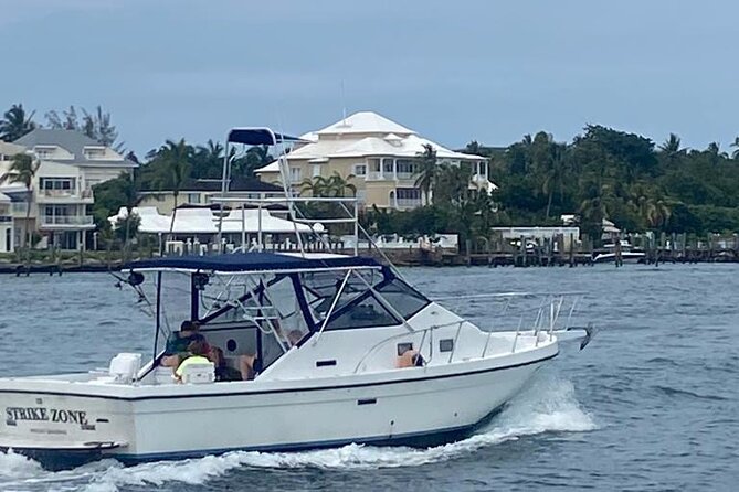 Private 38' Defender Sportfishing/Swim with Pigs in Nassau - Leaving Paradise Island for Rose Island