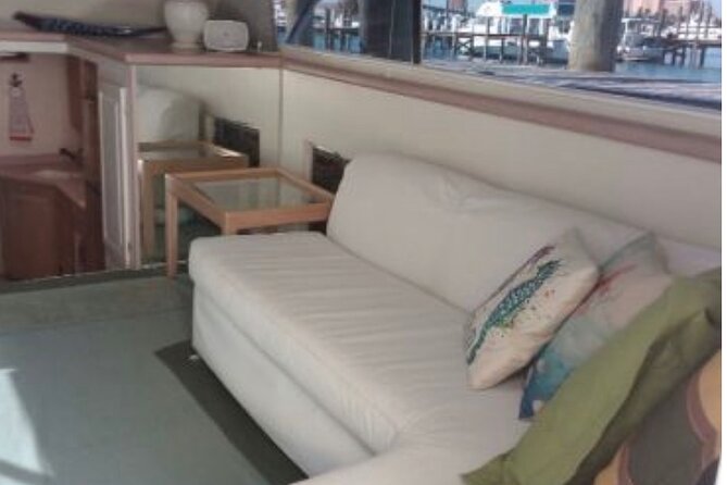 Private 45 Hatteras Sportfishing in Nassau - Cruising Nassau Harbor and the waters near Paradise Island