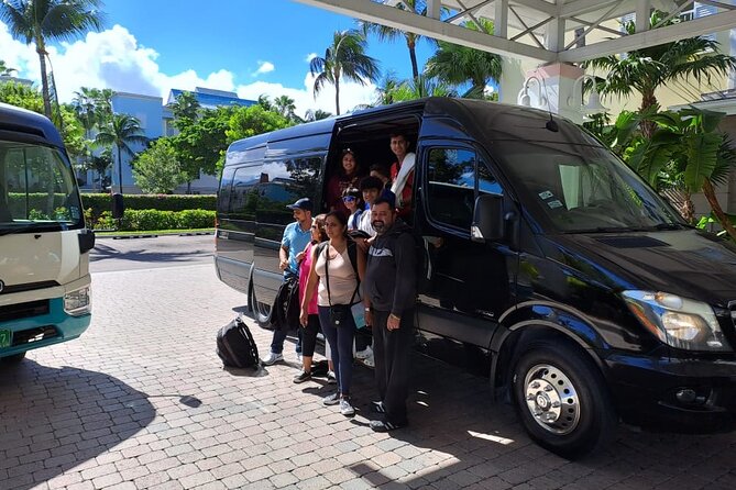 Private Guided Island Tour in Nassau Bahamas -Free Wifi & Drinks - John Watling’s Distillery for Rum and Local Flavor