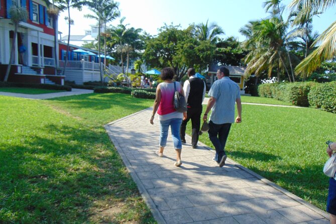 Private Guided Island Tour in Nassau Bahamas -Free Wifi & Drinks - Arawak Cay and a Proper Bahamian Food Stop