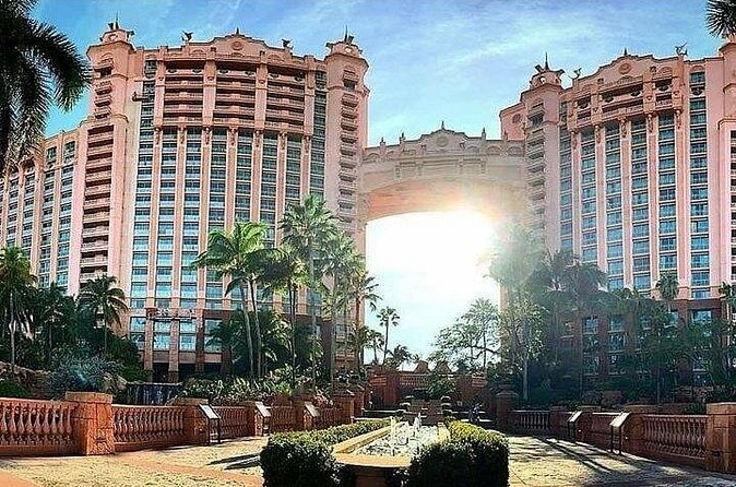 Private Roundtrip Minivan Airport Transfer to Paradise Island - Booking timing, weather, and cancellation