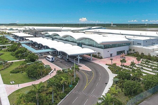 Private Roundtrip Minivan Airport Transfer to Paradise Island - The ride to Paradise Island