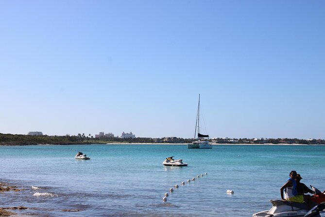 Private speed boat beach and bar hopping visiting Rose island - Leaving Nassau for Rose Island by speed boat