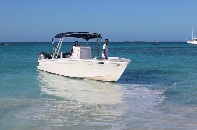 Private speed boat beach and bar hopping visiting Rose island - The crew and the feel of the outing