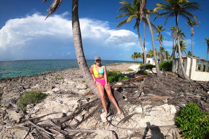 Rose Island Adventure: Turtle Swim and Snorkel - Group size, safety, and comfort