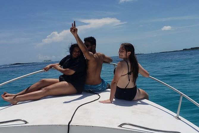 Rose Island: Private Snorkeling, Fishing, and Swimming with Pigs - Rose Island beach time