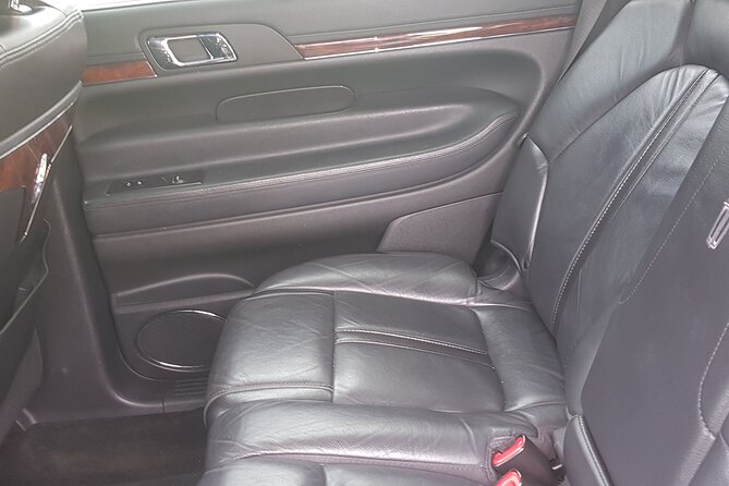 Round trip Airport Private Transfer (Nassau Limousine) - Meeting your driver at Nassau Airport