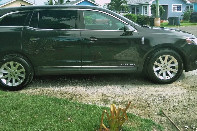 Round trip Airport Private Transfer (Nassau Limousine) - The ride to your Nassau hotel or Atlantis resort