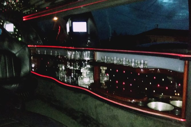 Round Trip Nassau Airport ARRIVAL (NASSAU LIMOUSINE) - Driver service is the strongest part
