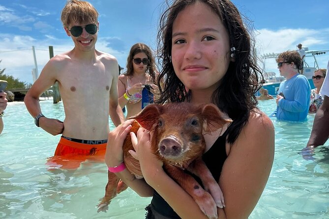 Swim with the Pigs Safari in Bahamas (2hrs) - The crew and the small-group advantage